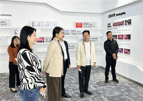 热烈欢迎瑶海区范区长等领导一行来访bc贷官方股份有限公司参观指导！